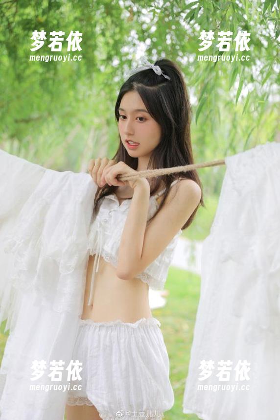 舞蹈生日记 - 清清豹纹写真系列合集：带你领略她独特的艺术风格.txt-梦若依