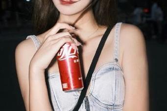 艺图语 - 甜心私拍图集：削月亮以视觉艺术诠释爱与美的邂逅.txt