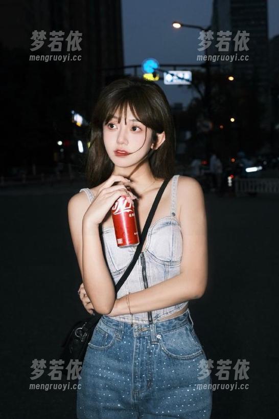 艺图语 - 甜心私拍图集：削月亮以视觉艺术诠释爱与美的邂逅.txt-梦若依