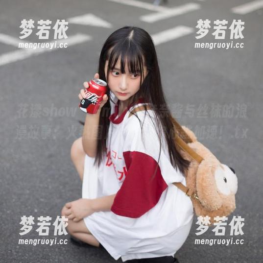 花漾show - Emily顾奈奈酱与丝袜的浪漫故事：火热图片资源让你心跳加速！.txt-梦若依