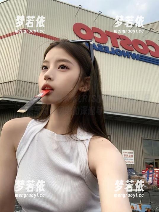 花漾show - 冯木木LRIS的黑色梦境：探索写真美图中的深邃与幻想.txt-梦若依