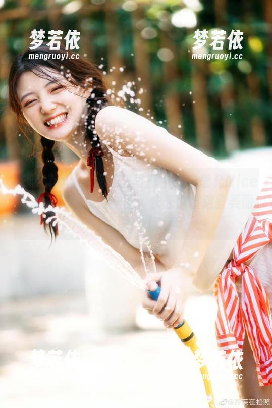 花漾show - 无圣光写真中的张思允Nice，展现她温柔的一面，快来欣赏这些美丽原图！.txt-梦若依