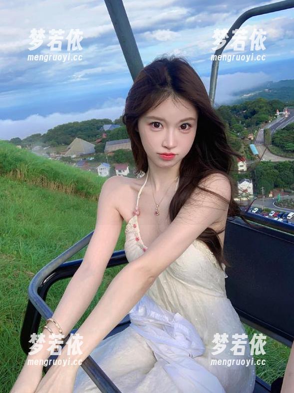 花漾show - 与熊小诺一起探索镂空世界，精彩图包分享唤醒你的灵感！.txt-梦若依