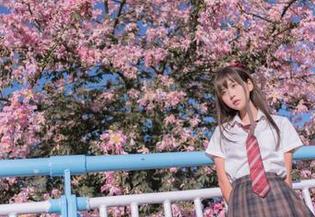 在线欣赏萌芽儿o0的吊带睡衣图片，释放你内心深处的小秘密，一起沉醉吧！.txt