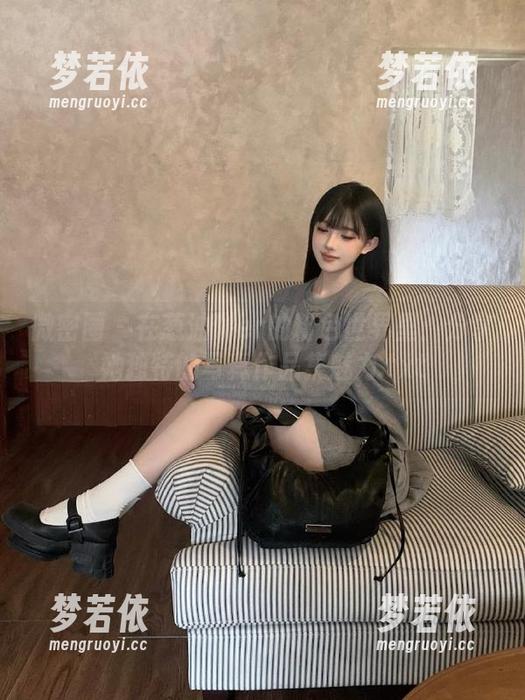 微密圈 - 在葱油饼er的粉色世界里：分享她独特的写真作品集魅力.txt-梦若依
