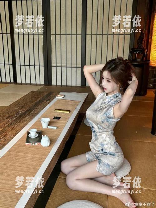 微密圈 - 这不仅仅是套图！“葱油饼er”女仆写真带来的视觉盛宴.txt-梦若依