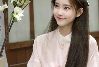 蜜桃社 - Rola的短裙风情，唯美原图和甜蜜套图带你感受不一样的魅力！.txt