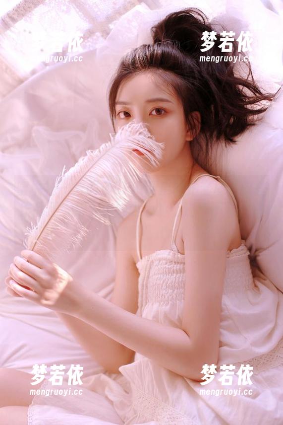 蜜桃社 - 爱丽莎Lisa调皮自拍套图：这些作品正好折射出她内心的叛逆与不羁，别错过了！.txt-梦若依