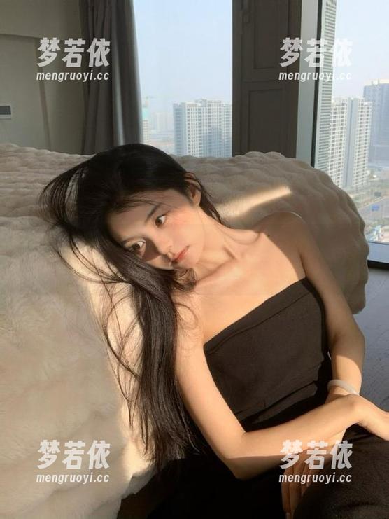 蜜桃社 - 户外写真图集:结衣带你走进自然的诗意世界.txt-梦若依 蜜桃社 - 户外写真图集:结衣带你走进自然的诗意世界.txt-梦若依