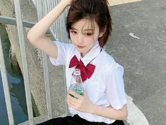 蜜桃社 - 观看雪梨sherry连衣裙写真合集，感受浓厚的艺术氛围与时尚灵感！.txt