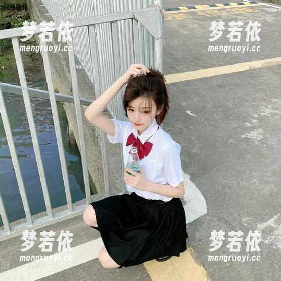 蜜桃社 - 观看雪梨sherry连衣裙写真合集，感受浓厚的艺术氛围与时尚灵感！.txt-梦若依