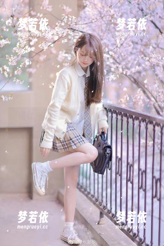 蜜桃社 - 捕捉甜蜜瞬间：韵莉娜VANILLA甜心写真，免费获取精美图片！.txt-梦若依