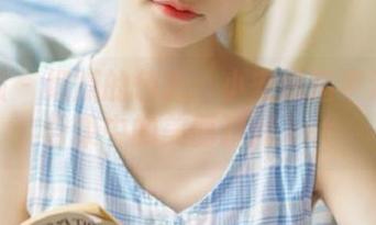 袜啵啵 - 细腻的色彩：小安涂指甲油写真合集中的美丽瞬间.txt