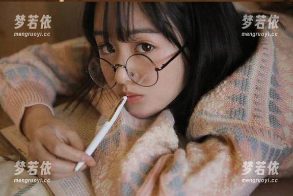 袜涩 - Ivy妹妹私房写真集：精选瞬间，颜值与艺术的完美结合！.txt-梦若依