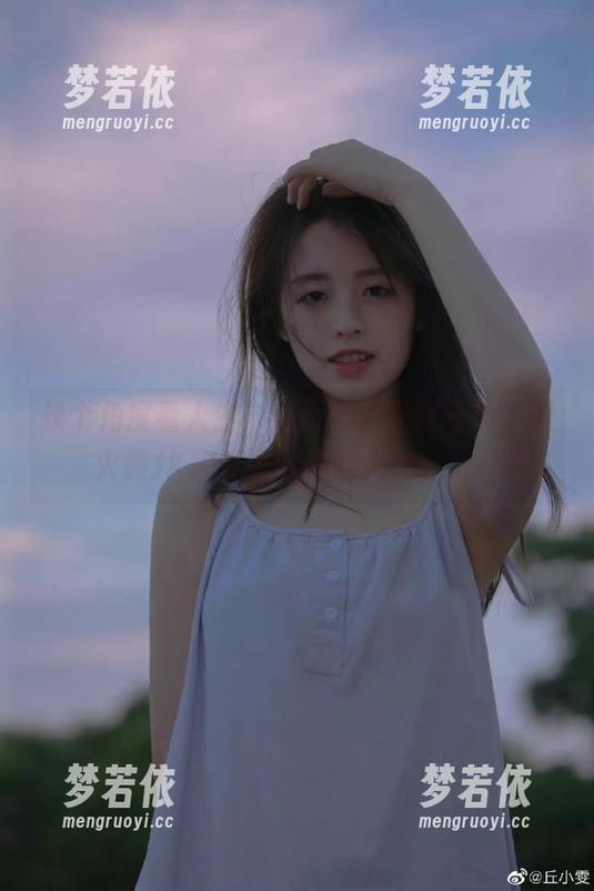 换个角度看人生：见新摄影最新写真，烈火般JK瞬间点燃你的灵感！.txt-梦若依