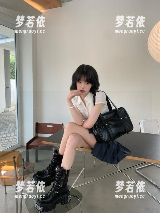 语画界 - 王馨瑶yanni的高端套装作品集，免费下载助你走在潮流前沿！.txt-梦若依
