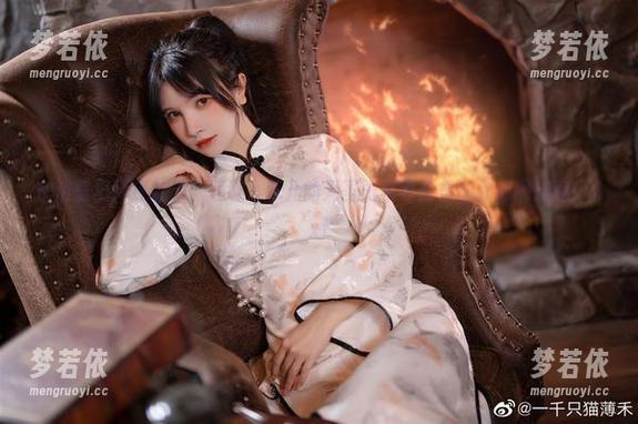 在浴室里释放魅力，超级小禾儿的无圣光写真合集让你心跳加速！.txt-梦若依