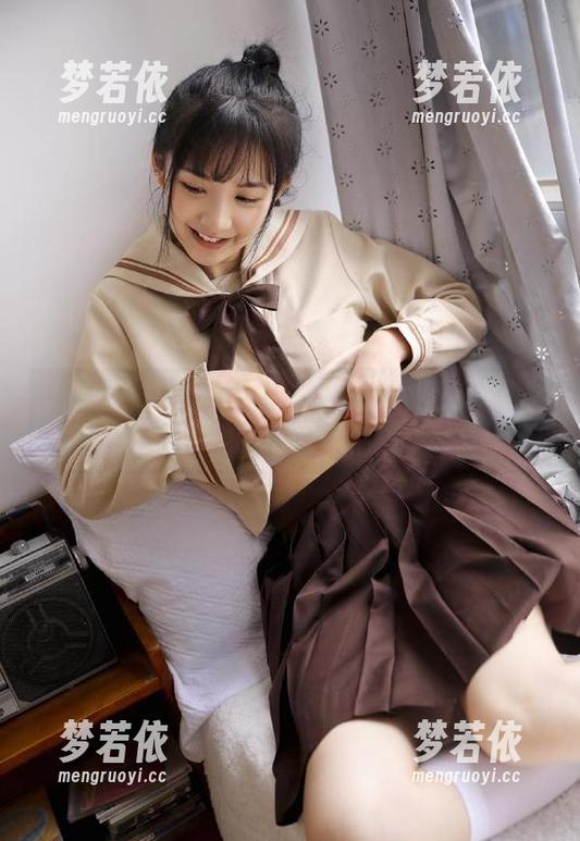 微密圈 - 超辣的林一的校园生活：一组原图呈现她的乐观与活力.txt-梦若依