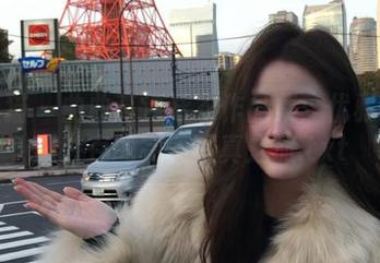 轰趴猫 - 曲曲高清泳衣作品集：优雅与性感并存的完美写真之旅.txt