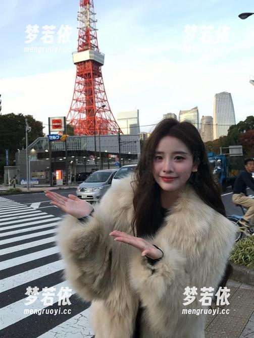 轰趴猫 - 曲曲高清泳衣作品集：优雅与性感并存的完美写真之旅.txt-梦若依