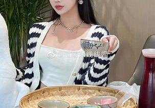 过期米线线喵红色网袜最新资源，挑战你的审美极限！.txt