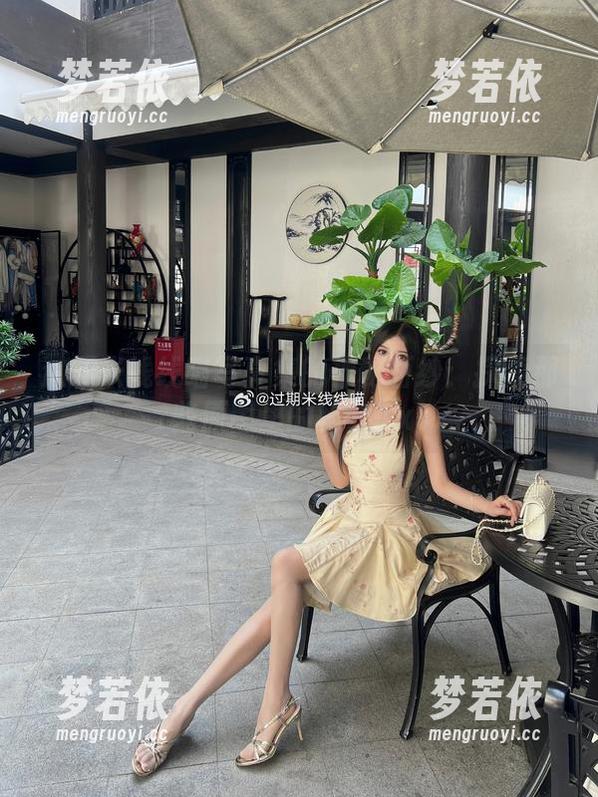 过期米线线喵写真集的神秘面纱：探索那些原图里的秘密.txt-梦若依