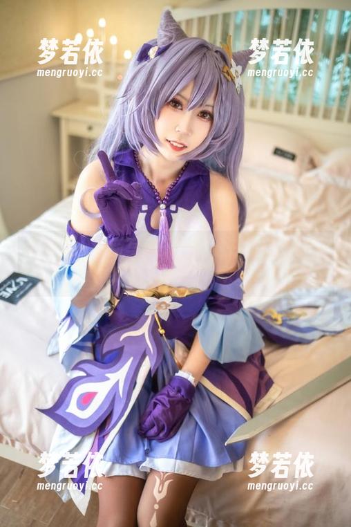里见年一全新写真集：浸润在浴缸里的猫咪与幸福瞬间.txt-梦若依