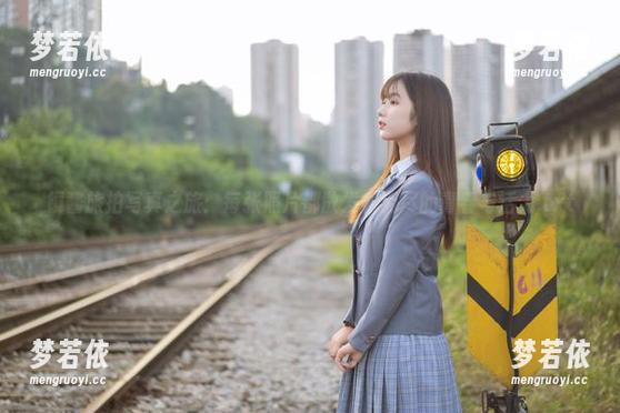 镜酱旅拍写真之旅：每张照片都散发着无尽的青春与活力.txt-梦若依
