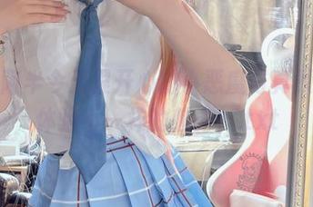 下载阿半今天很开心的小恶魔写真原图，体验不一样的魅力！.txt