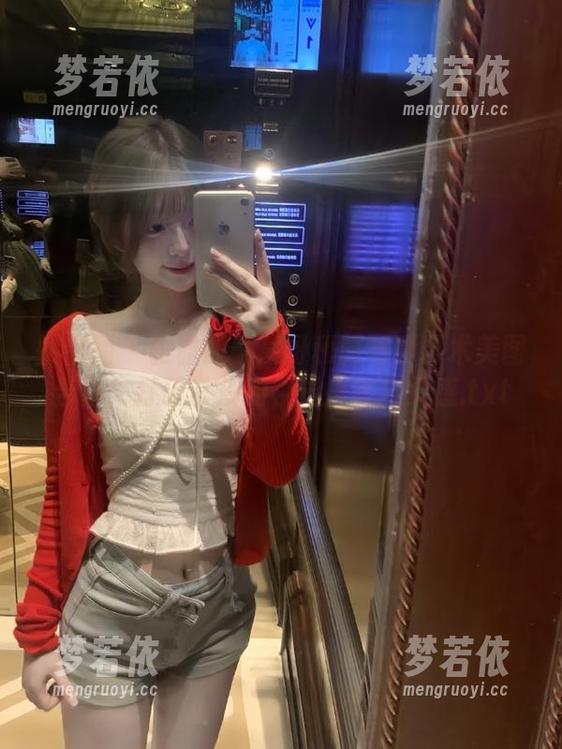 微密圈 - 雅雅的气质呀和服写真艺术美图合集：打破常规的视觉盛宴与灵感.txt-梦若依