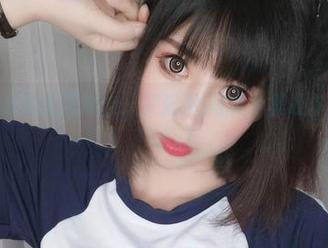 短裙与气质的完美结合：雯粥粥i写真合集让你大开眼界！.txt