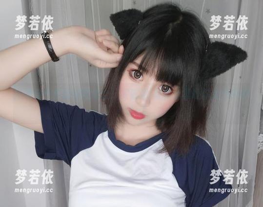 短裙与气质的完美结合：雯粥粥i写真合集让你大开眼界！.txt-梦若依