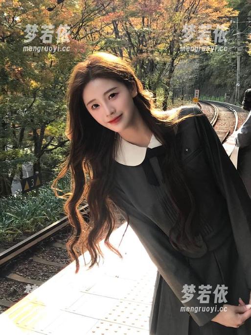 青丘女神 - 小七泳池图集：夏日的清新与活力，快来下载吧！.txt-梦若依