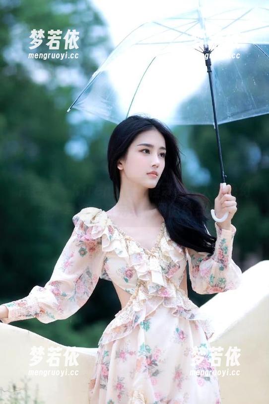 青豆客 - Kiren_程程程带你进入粉色幻想：写真集与完美原图的结合.txt-梦若依
