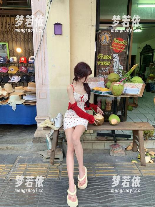 青豆客 - 最新图册揭秘：Lee小棠的温柔风格与独特摄影视角.txt-梦若依