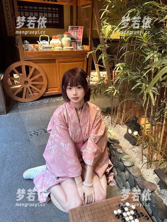 青豆客 - 全新更新！叶佳颐泳装写真精品图片，探索她泳池旁的优雅与活力瞬间。.txt-梦若依