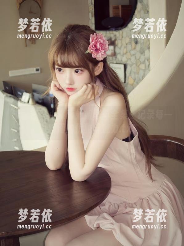 青豆客 - 小紫藤姐姐写真全集：记录每一瞬间的优雅与魅力.txt-梦若依