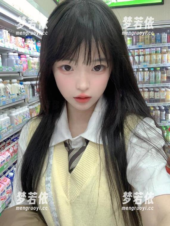 青豆客 - 带你走进思淇Sukiii的制服世界，独家美图图包首发！.txt-梦若依