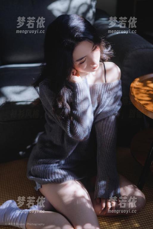 青豆客 - 施忆佳Kitty酱教你如何演绎白衬衫风格，免费下载她的绝美写真，别错过！.txt-梦若依