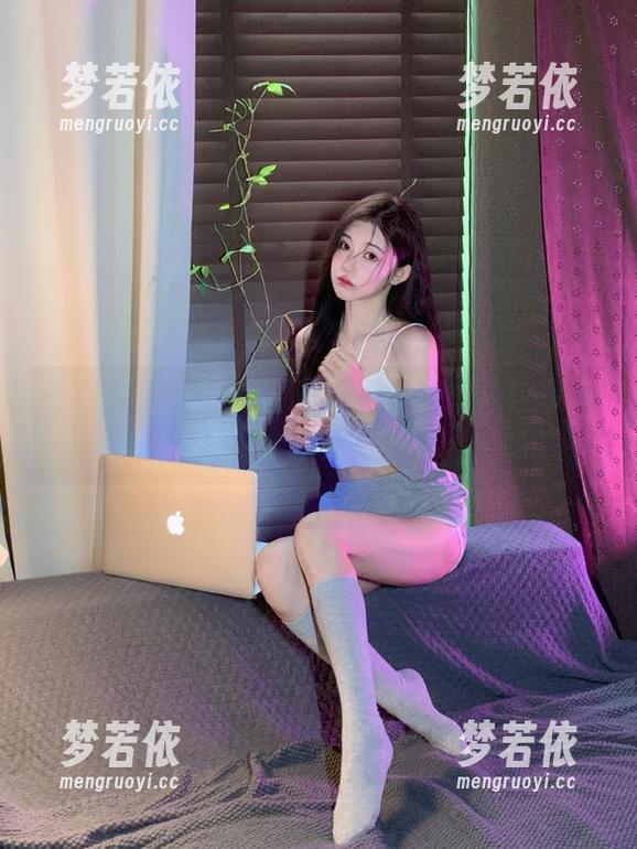 青豆客 - 柔美与力量交织：易阳豹纹写真图片资源跃然纸上.txt-梦若依