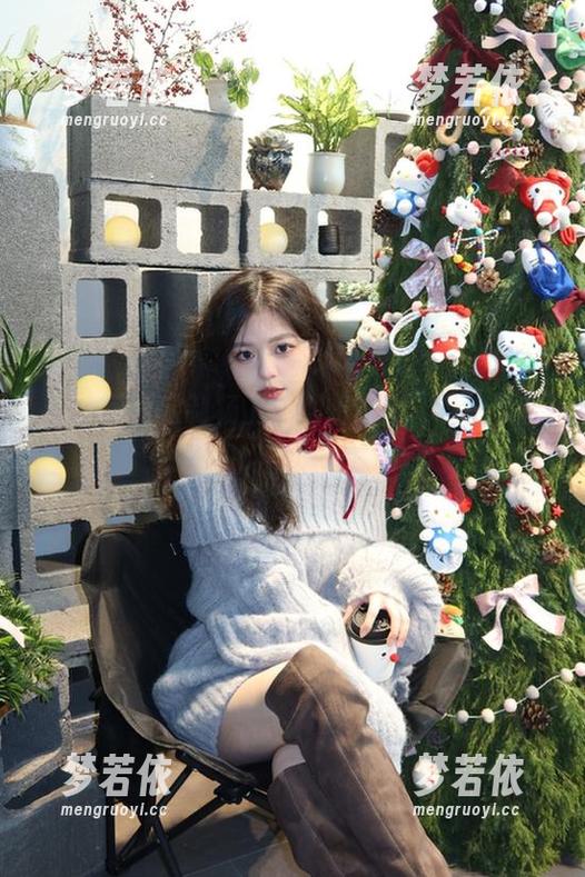 青豆客 - 定制杨上萱御姐写真，轻松收获如梦如幻的美好！.txt-梦若依