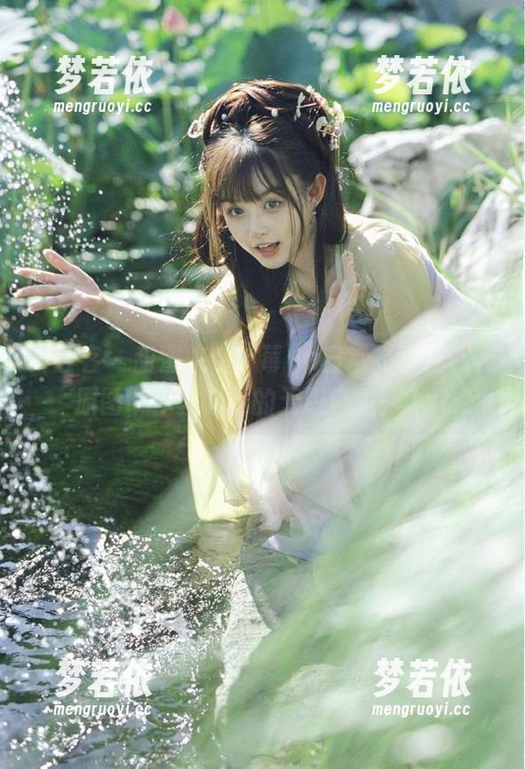 青豆客 - 甜蜜来袭！莓ya日常写真福利，原图带你领略她的无限魅力！.txt-梦若依