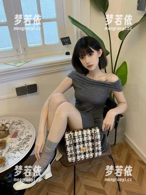 青豆客 - 雪Baby女王的定制图集：一秒变身时尚女神的秘密武器！.txt-梦若依