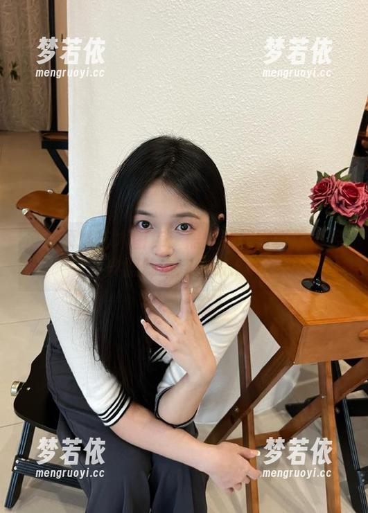 风之领域艺术图库：黑丝制服写真赋予经典服饰全新生命.txt-梦若依