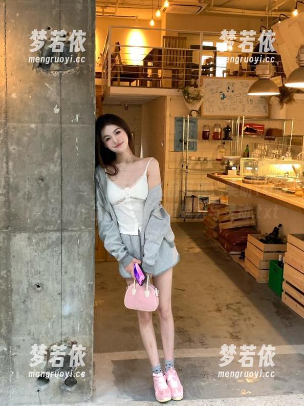 魅妍社 - 令人心动的私房写真：美昕Yumi女孩的作品散发出无限魅力与灵动.txt-梦若依