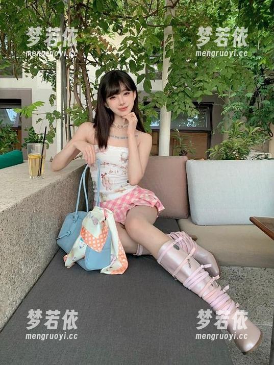 微密圈 - 鹿瑶的无圣光自拍之旅，原图记录生活每一刻.txt-梦若依