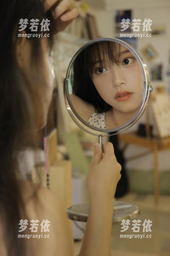 微密圈 - 探索黎允熙的摄影世界：反差学妹的写真与照片风格.txt-梦若依