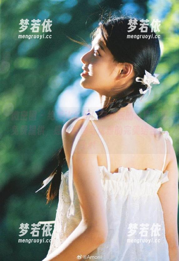 微密圈 - 绝美jk红裙！黎允熙的写真资源免费提供，感受时尚与优雅的完美结合！.txt-梦若依