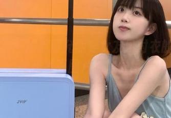 微密圈 - 捕捉黎允熙穿女友风衬衣的瞬间，唯美写真图片赏心悦目.txt