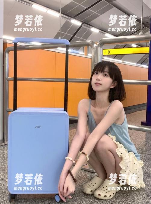 微密圈 - 捕捉黎允熙穿女友风衬衣的瞬间，唯美写真图片赏心悦目.txt-梦若依
